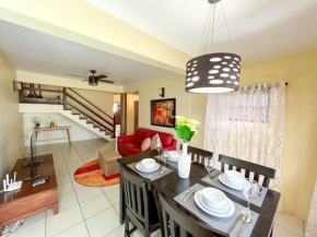 Long Circular Haven Trilevel Townhome In Port Of Spain